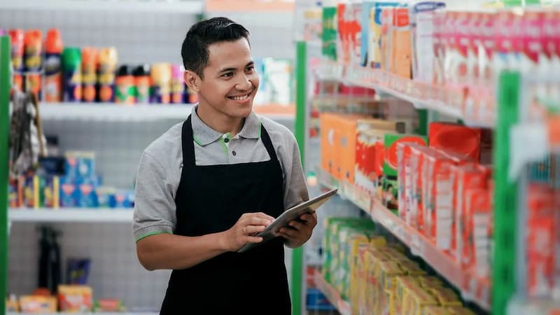 Persona trabajando reclutada por Socio Clave